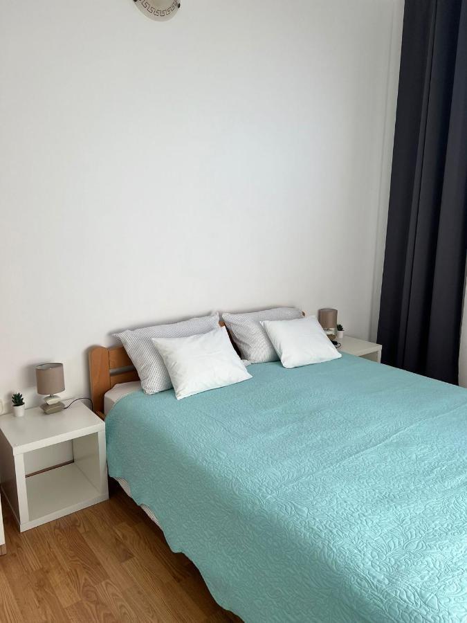 Apartments And Rooms Lorena 236 ロヴィニ エクステリア 写真