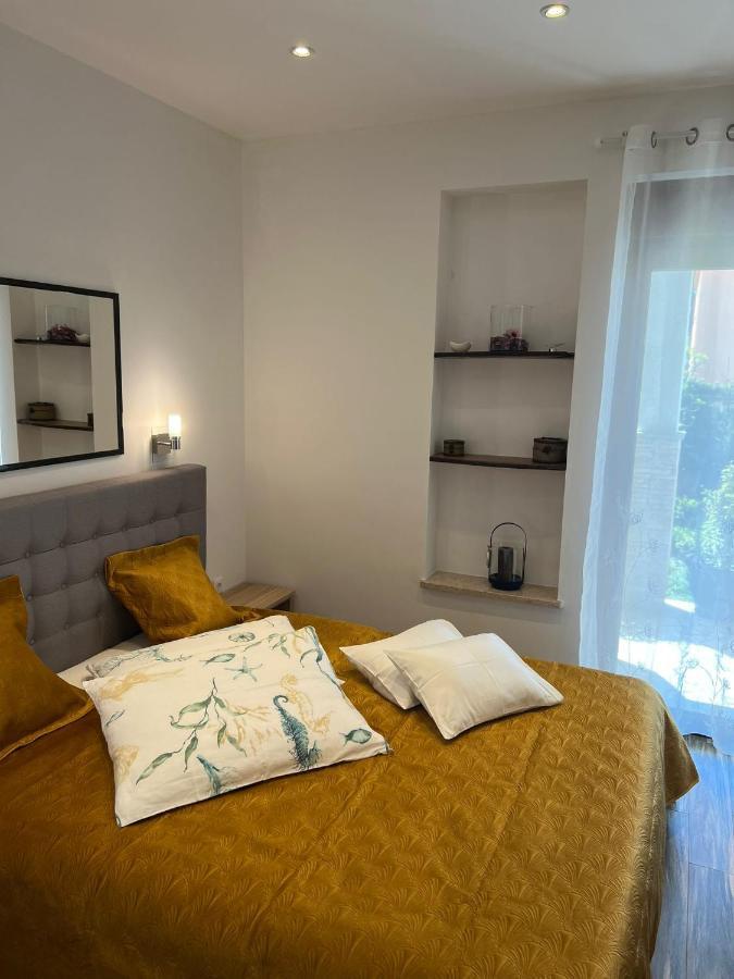 Apartments And Rooms Lorena 236 ロヴィニ エクステリア 写真
