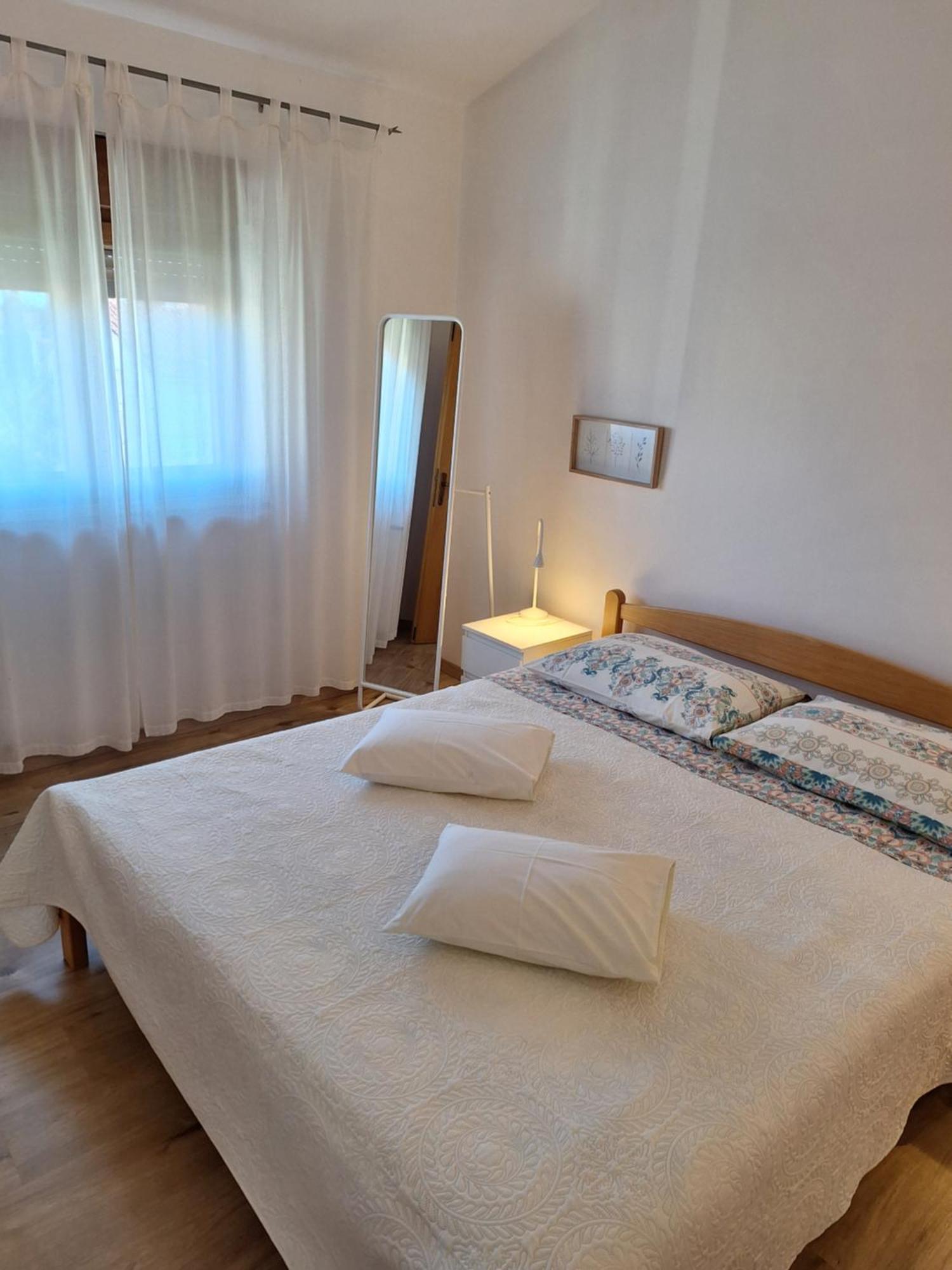 Apartments And Rooms Lorena 236 ロヴィニ エクステリア 写真