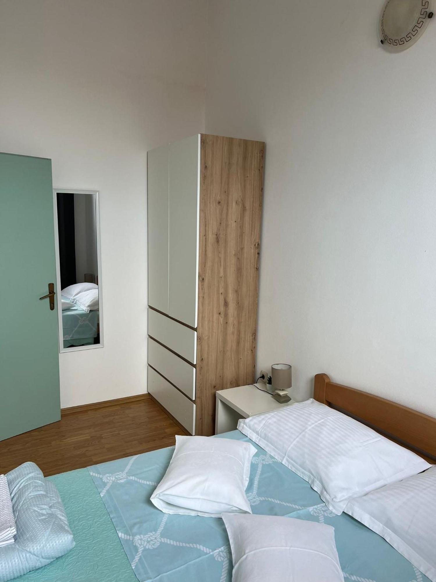 Apartments And Rooms Lorena 236 ロヴィニ エクステリア 写真