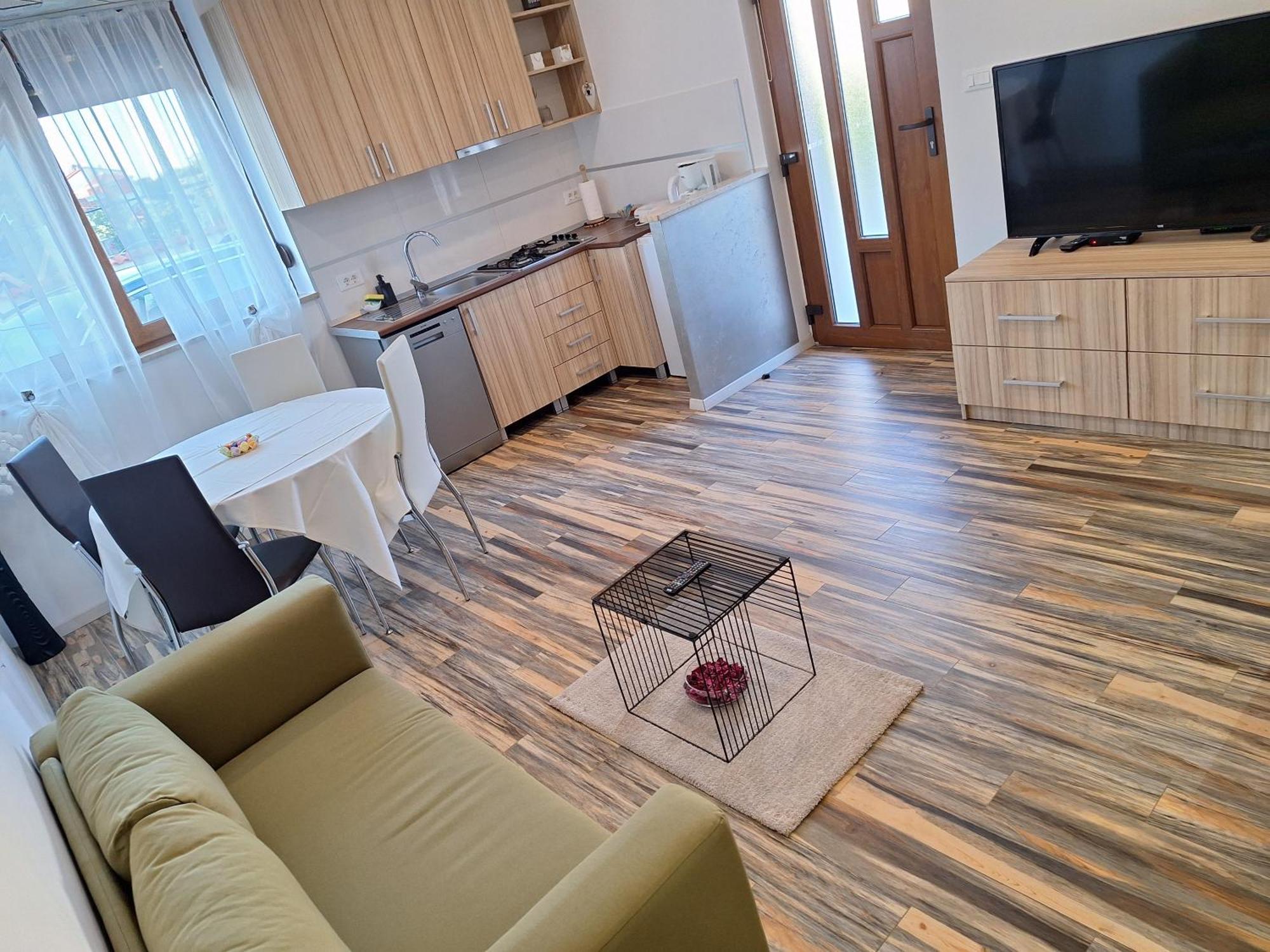 Apartments And Rooms Lorena 236 ロヴィニ エクステリア 写真