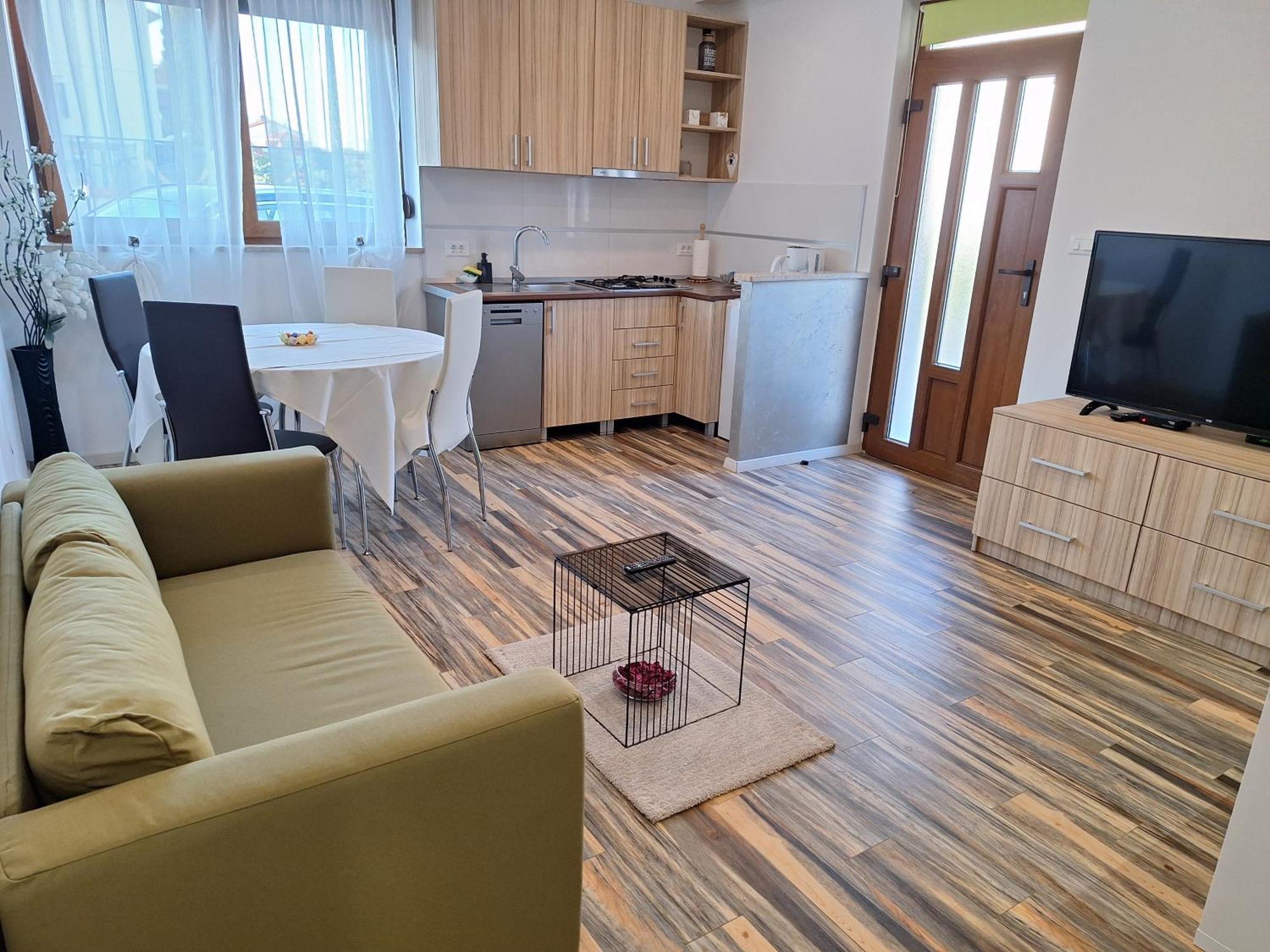 Apartments And Rooms Lorena 236 ロヴィニ エクステリア 写真