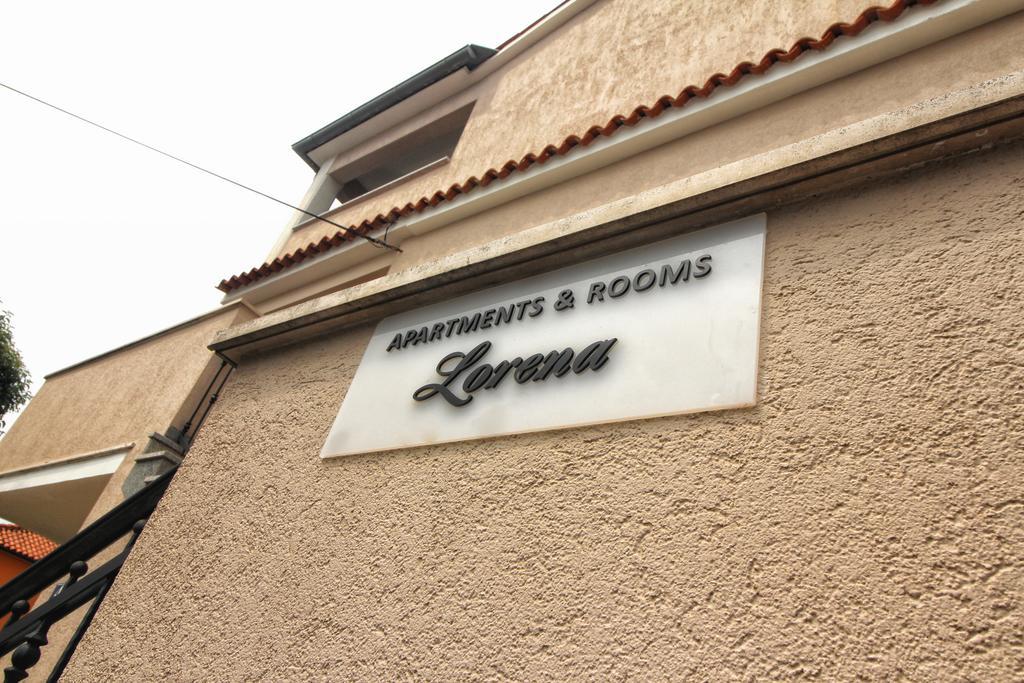 Apartments And Rooms Lorena 236 ロヴィニ エクステリア 写真